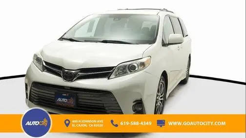 2018 Toyota Sienna XLE FWD photo