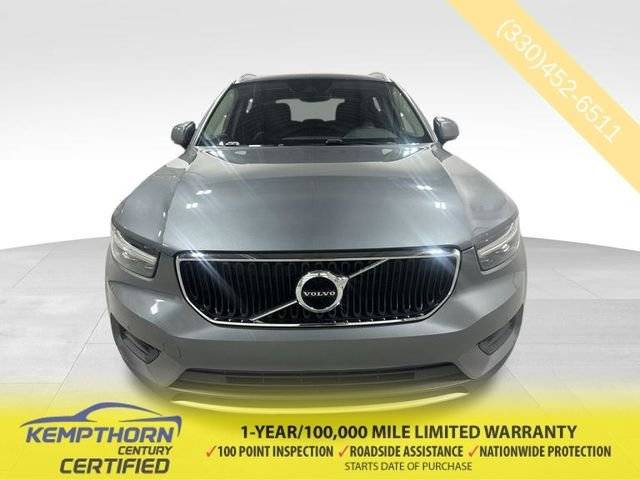 2019 Volvo XC40 Momentum AWD photo