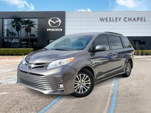 2018 Toyota Sienna XLE FWD photo