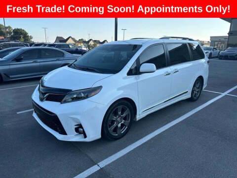 2018 Toyota Sienna SE FWD photo