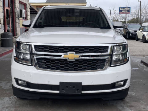 2017 Chevrolet Suburban LT RWD photo