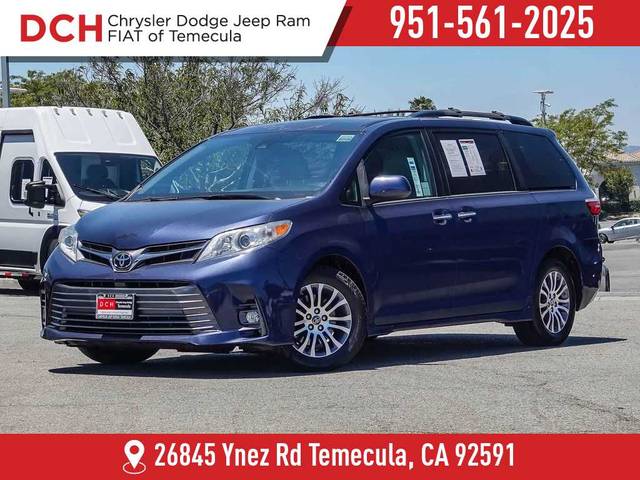 2018 Toyota Sienna XLE Premium FWD photo