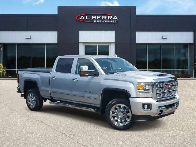 2018 GMC Sierra 2500HD Denali 4WD photo
