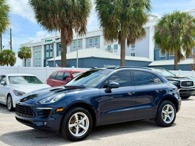 2018 Porsche Macan  AWD photo
