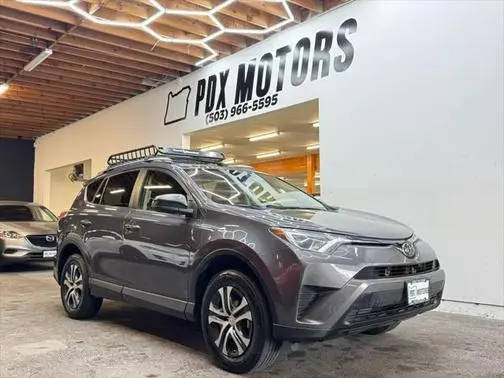 2018 Toyota RAV4 LE AWD photo