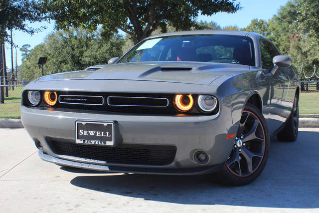 2018 Dodge Challenger SXT Plus RWD photo