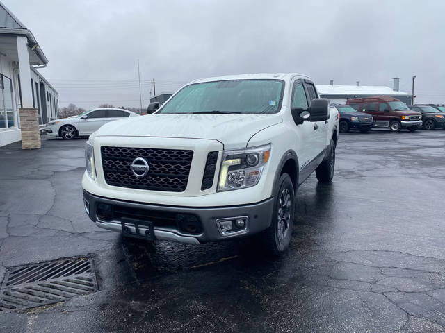 2018 Nissan Titan PRO-4X 4WD photo