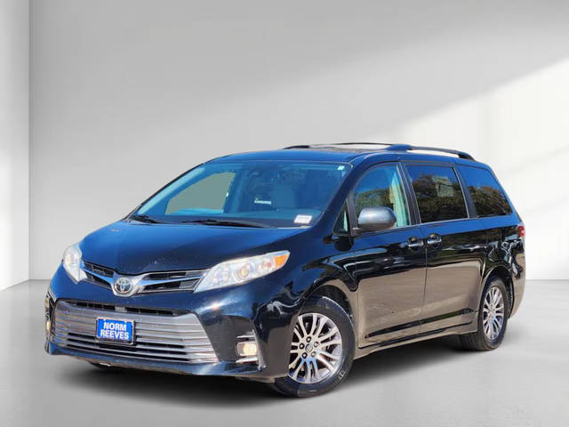 2018 Toyota Sienna XLE FWD photo