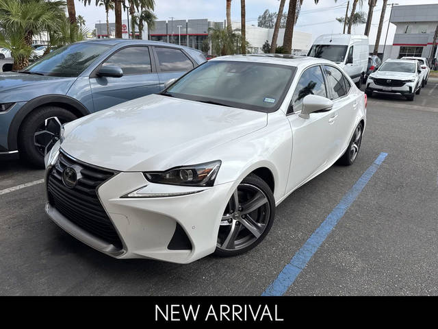 2018 Lexus IS IS 300 RWD photo