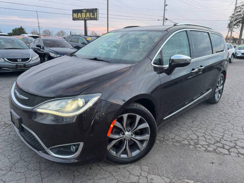 2017 Chrysler Pacifica Minivan Limited FWD photo