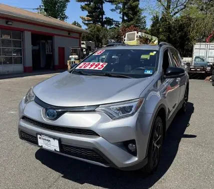 2018 Toyota RAV4 Hybrid SE AWD photo
