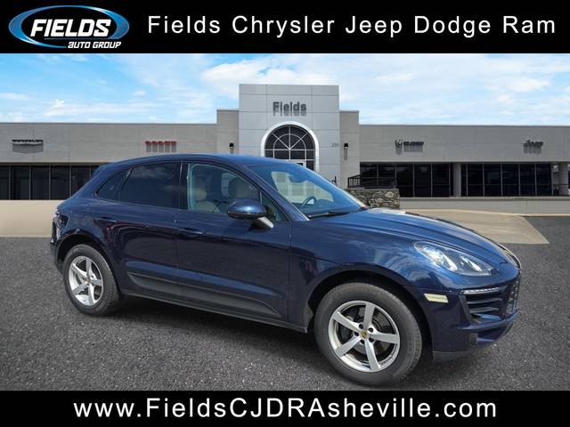 2018 Porsche Macan  AWD photo