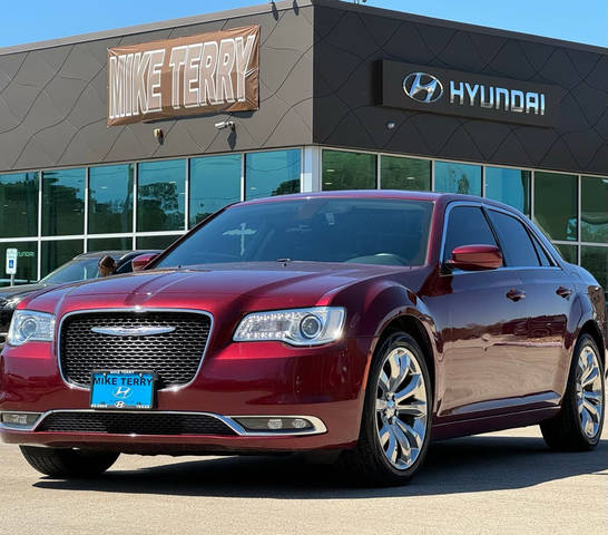 2018 Chrysler 300 Touring L RWD photo