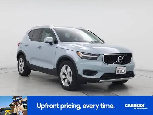 2019 Volvo XC40 Momentum AWD photo