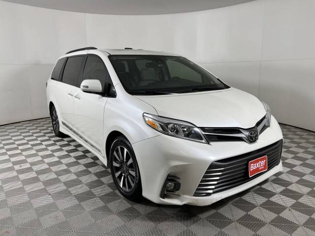 2018 Toyota Sienna Limited FWD photo