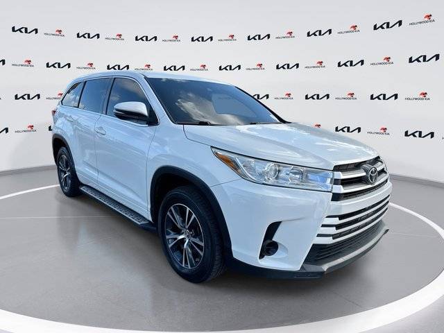 2018 Toyota Highlander LE FWD photo