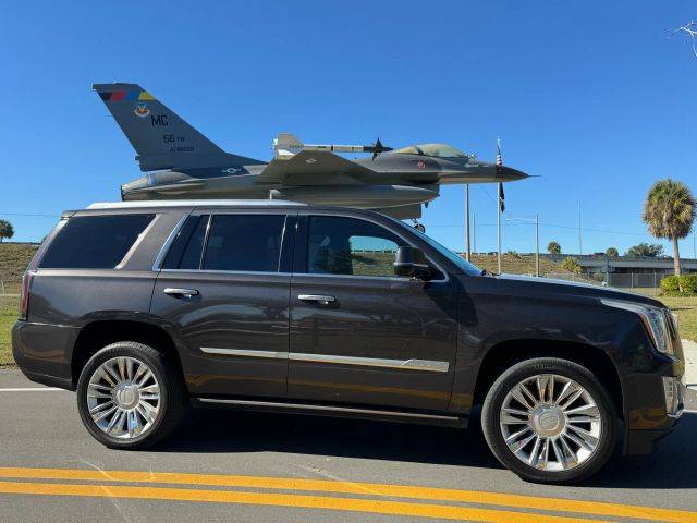 2017 Cadillac Escalade Platinum 4WD photo