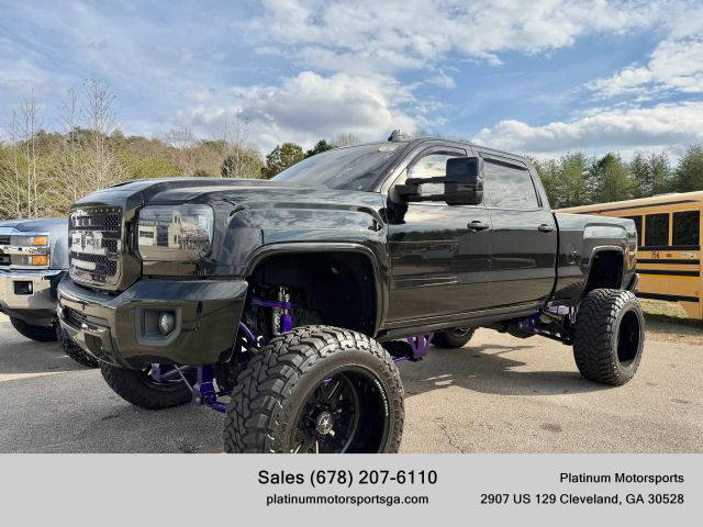 2018 GMC Sierra 2500HD Denali 4WD photo