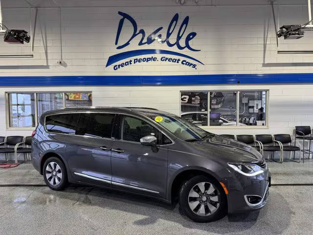 2018 Chrysler Pacifica Minivan Hybrid Limited FWD photo