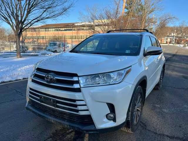 2018 Toyota Highlander XLE AWD photo