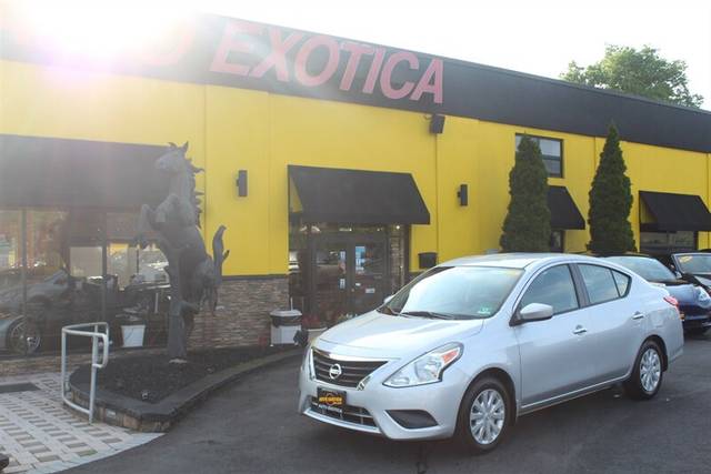 2016 Nissan Versa SV FWD photo