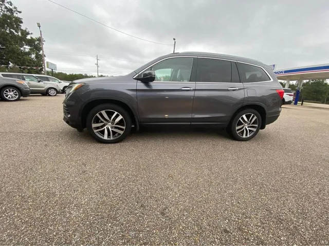 2018 Honda Pilot Touring FWD photo