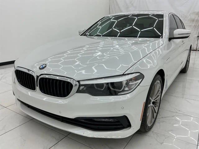 2018 BMW 5 Series 530e iPerformance RWD photo