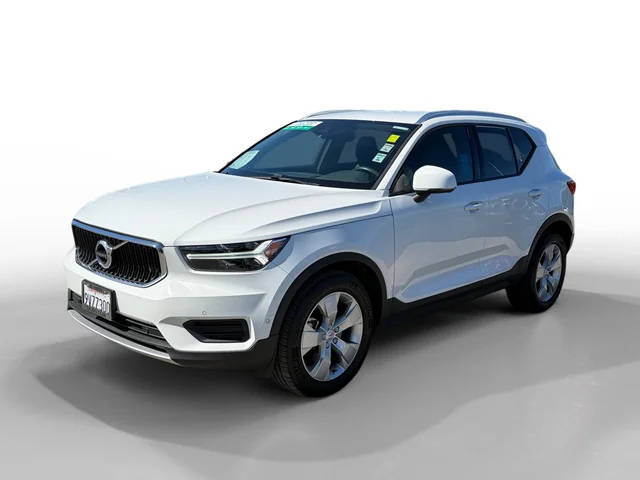 2019 Volvo XC40 Momentum AWD photo