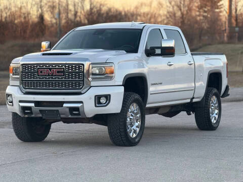 2018 GMC Sierra 2500HD Denali 4WD photo