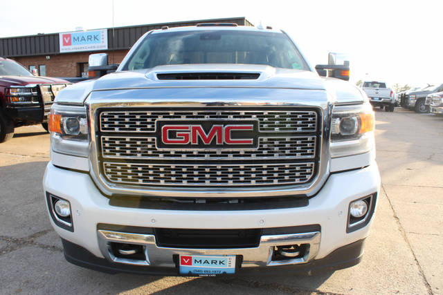 2018 GMC Sierra 3500HD Denali 4WD photo