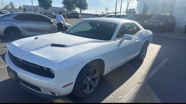 2017 Dodge Challenger SXT RWD photo