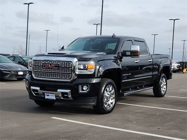 2018 GMC Sierra 2500HD Denali 4WD photo