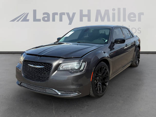 2018 Chrysler 300 Touring RWD photo