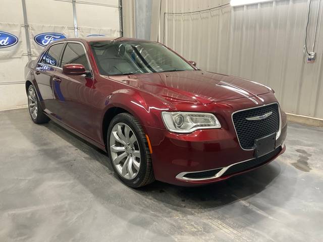 2018 Chrysler 300 Touring L RWD photo