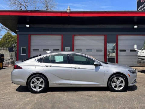 2018 Buick Regal Sportback Preferred FWD photo