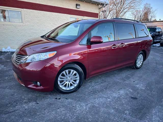 2015 Toyota Sienna XLE FWD photo