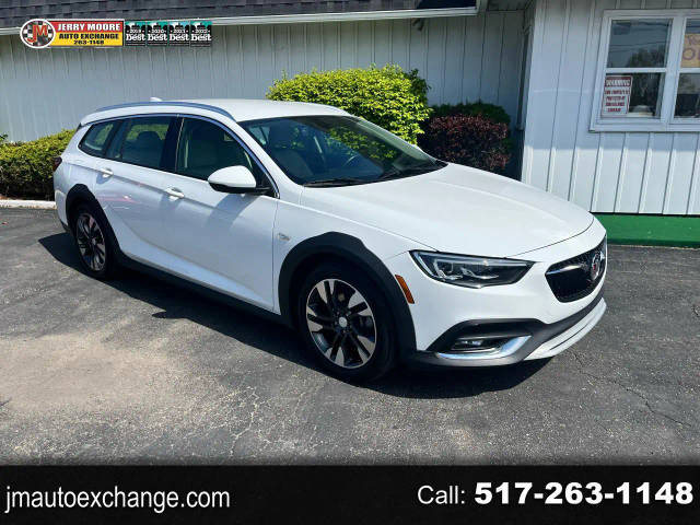 2018 Buick Regal TourX Essence AWD photo