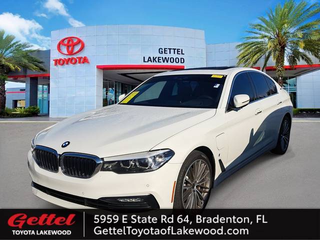 2018 BMW 5 Series 530e iPerformance RWD photo