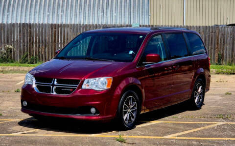 2017 Dodge Grand Caravan SXT FWD photo