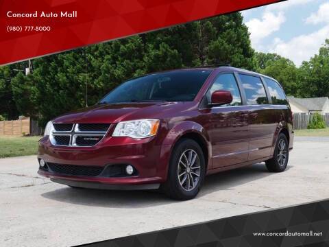 2017 Dodge Grand Caravan SXT FWD photo