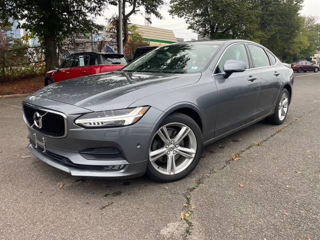 2017 Volvo S90 Momentum FWD photo