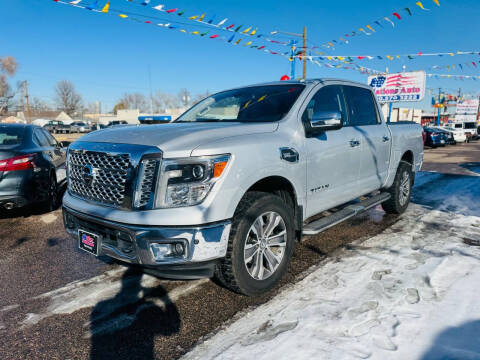 2017 Nissan Titan SL 4WD photo