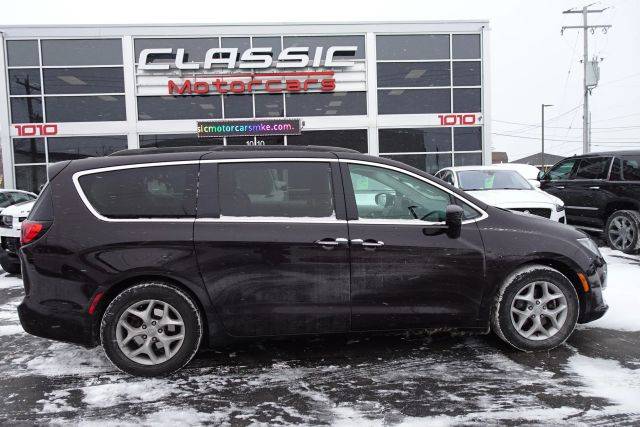 2018 Chrysler Pacifica Minivan Touring Plus FWD photo