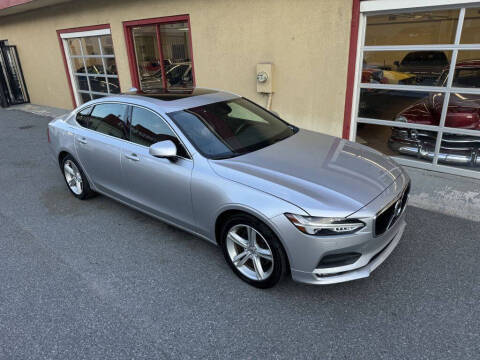 2018 Volvo S90 Momentum FWD photo