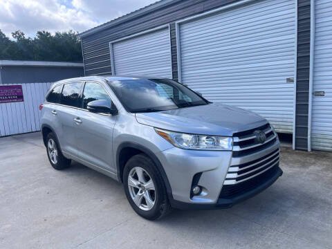 2018 Toyota Highlander LE Plus FWD photo