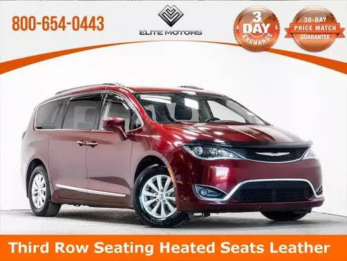 2017 Chrysler Pacifica Minivan Touring-L FWD photo