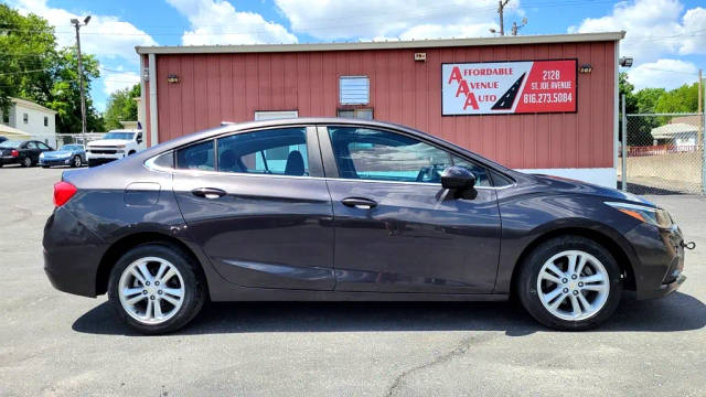 2017 Chevrolet Cruze LT FWD photo
