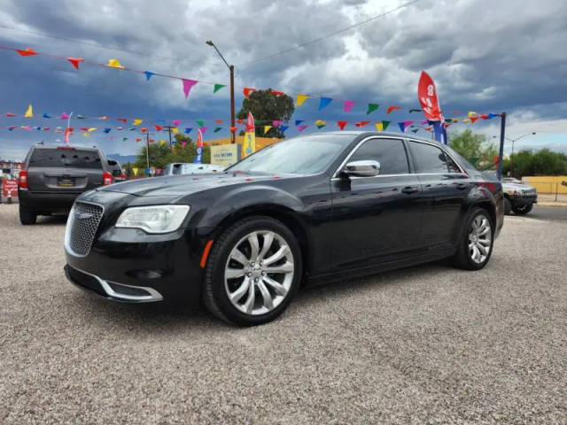 2018 Chrysler 300 Touring RWD photo