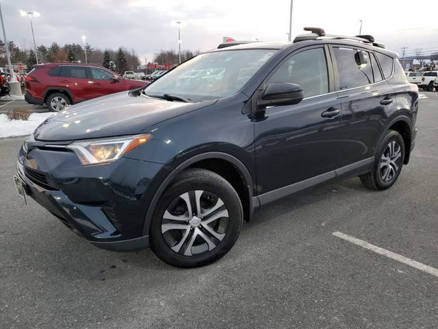 2018 Toyota RAV4 LE AWD photo