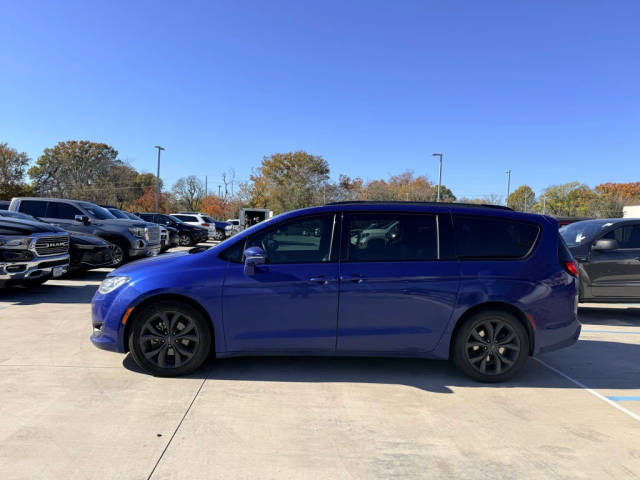 2018 Chrysler Pacifica Minivan Limited FWD photo